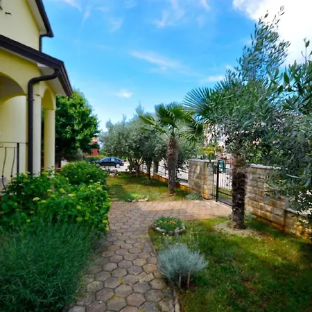 Fuer 2 Personen 35 M2 In Novigrad, Istrien *